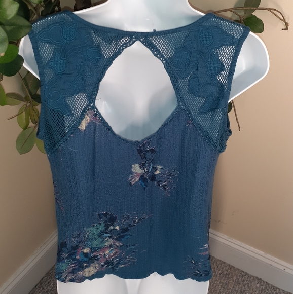 2/$20 Lucky Brand Blue Floral Blouse - Picture 5 of 5
